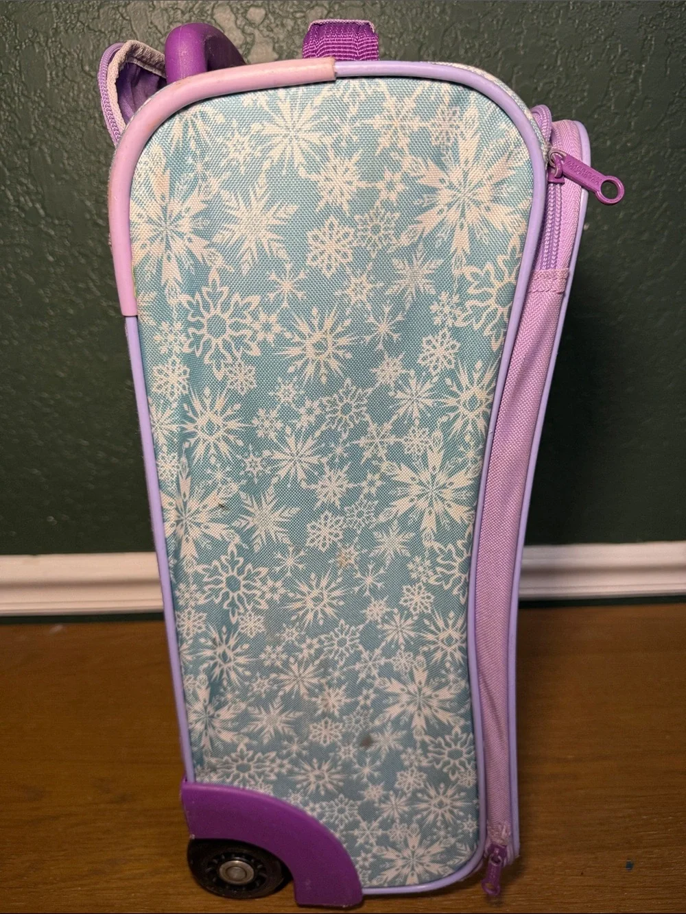 Disney Frozen Carry On Luggage 18